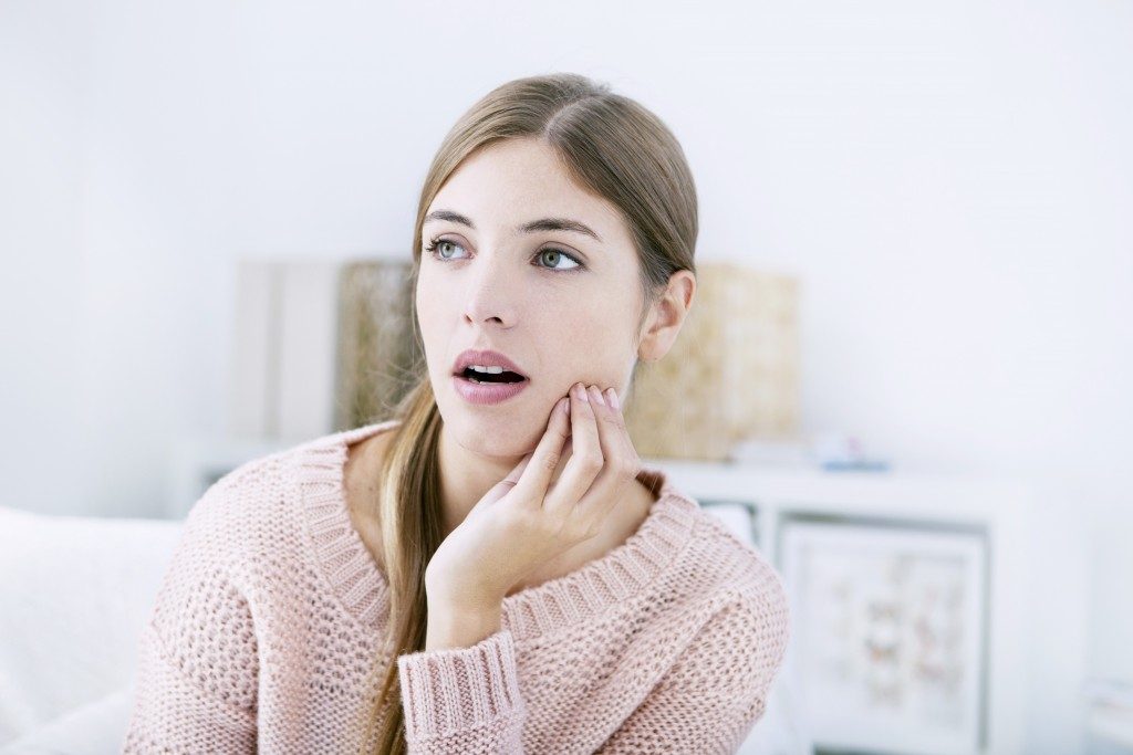 Woman suffering from misaligned jaw