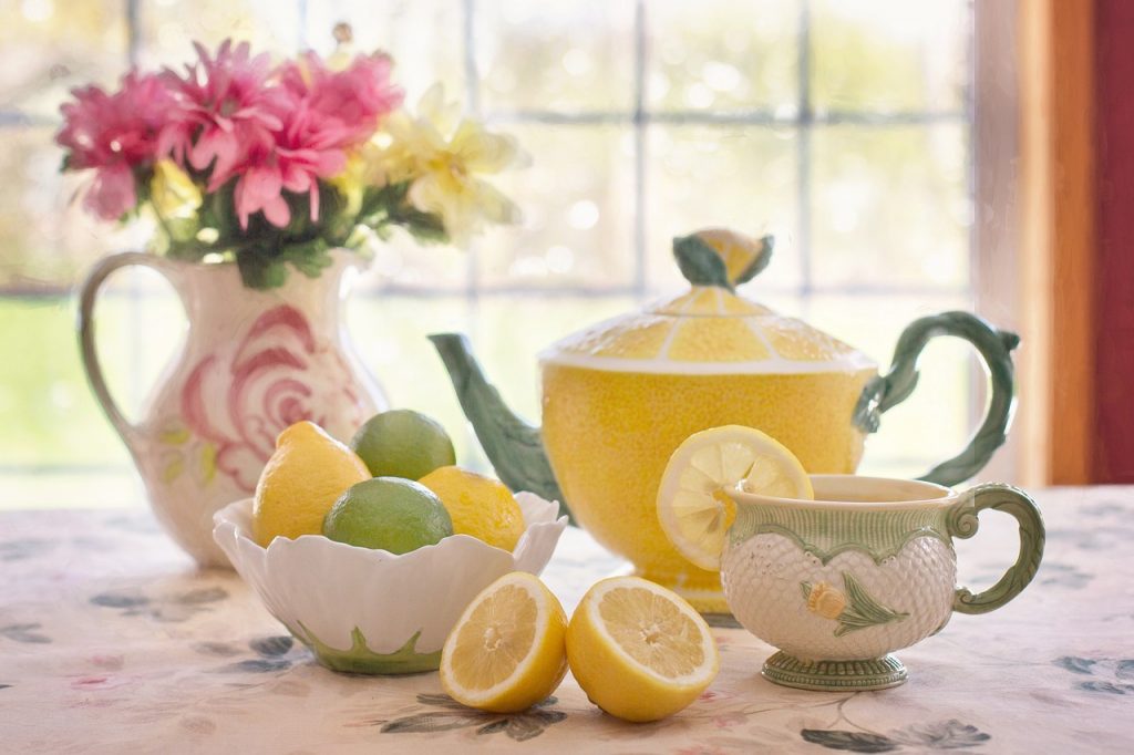 tea with lemons