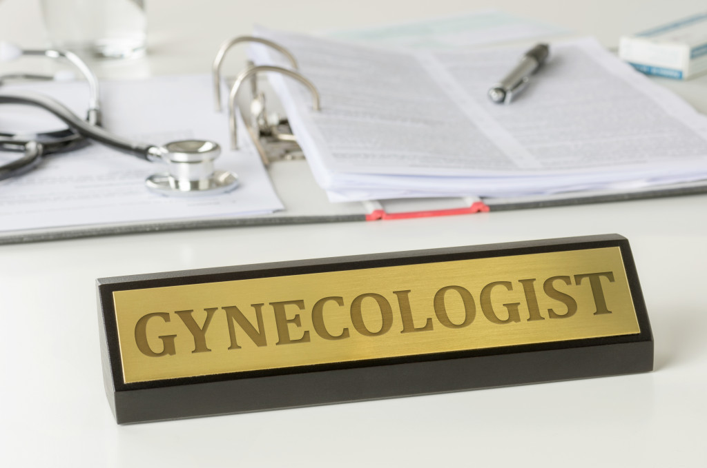 gynecologist title on beside a medical checklist